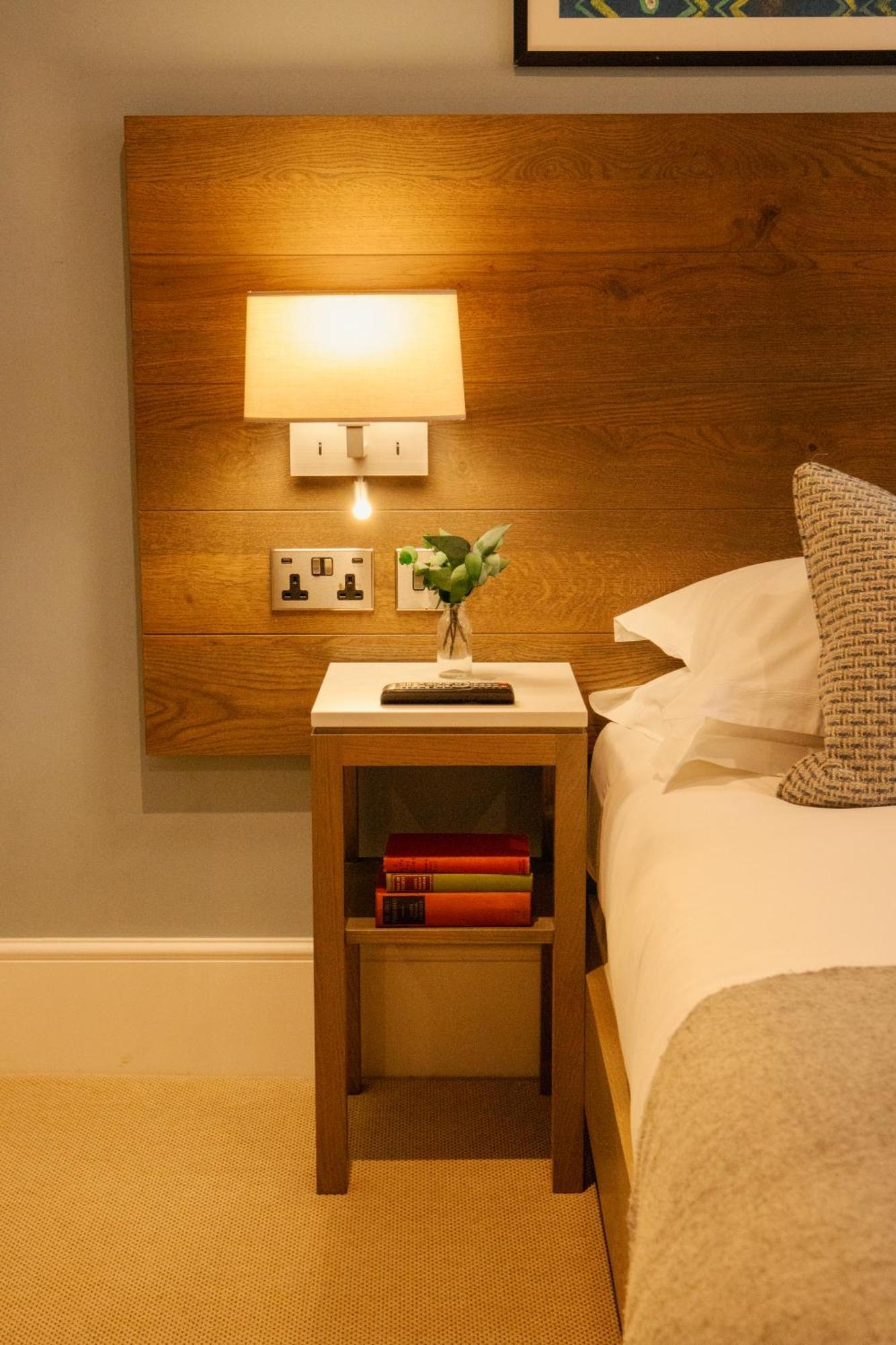 The Georgian, Haslemere, Surrey ภายนอก รูปภาพ